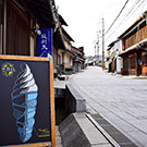 青い暖簾が目を引く洋菓子店「坂利太(サリータ)」 - よきかな!ほかる赤穂
